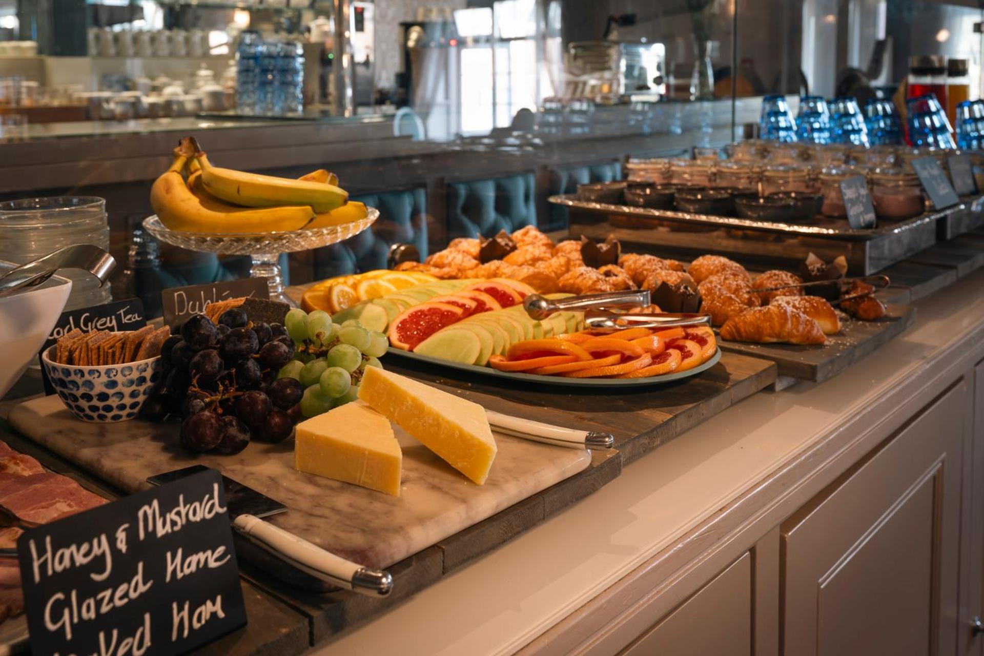 Connemara Sands Hotel & Spa Клифдън Екстериор снимка